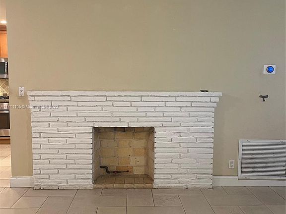 5th image of 606 N 32nd Ct