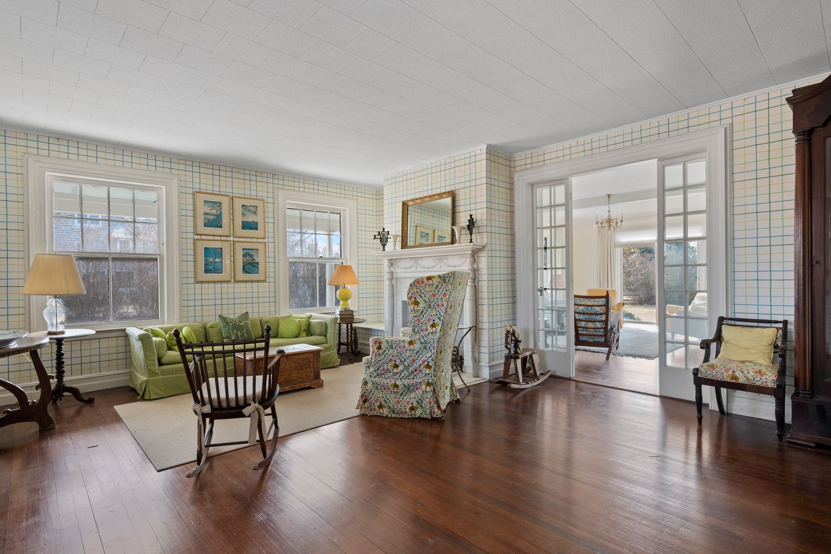  Back-to-Back Living Rooms with Fireplaces