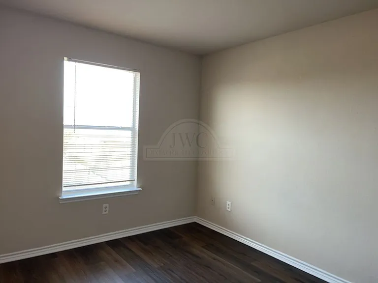 4000 Cambridge — Photo 10