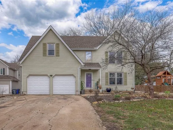 14641 S Summertree Ln, Olathe, KS 66062
