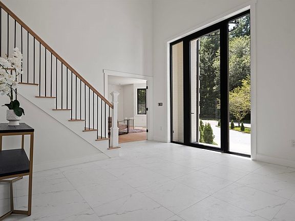 4th image of 15 Somerset Dr
