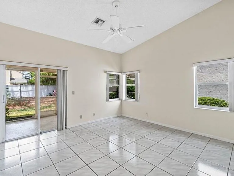 10001 Country Brook Rd — Photo 5