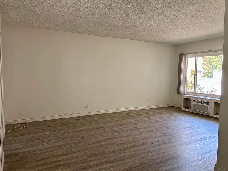 928 S Sherbourne Dr — Photo 14