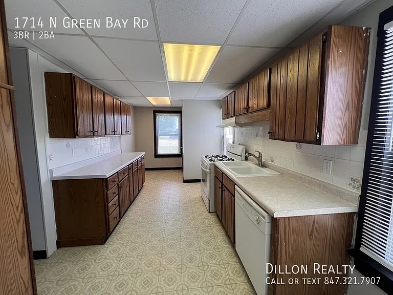 1714 N Green Bay Rd — Photo 5