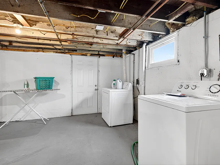 138 W Loretta Ave — Photo 41