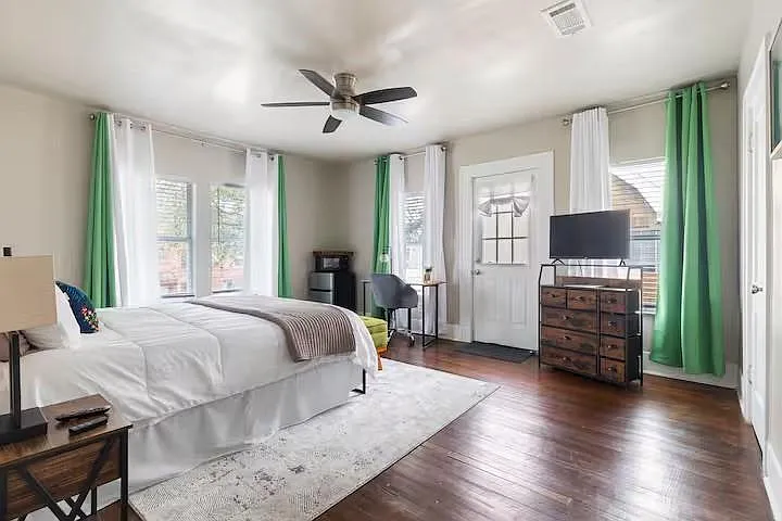 2108 Berry St — Photo 23