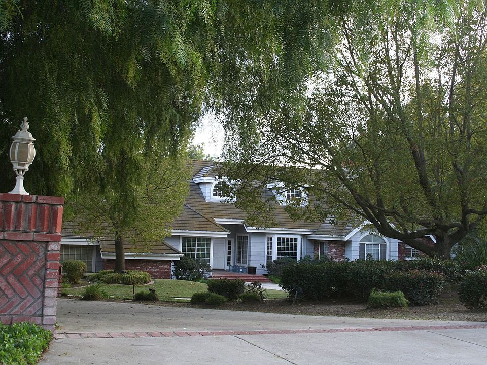 2nd image of 2820 N Redondo Ave