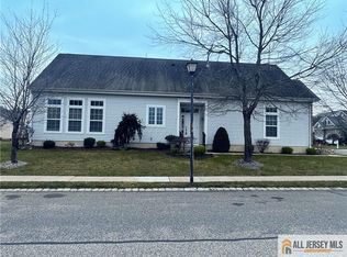 1 Turret Dr, Monroe Township, NJ 08831