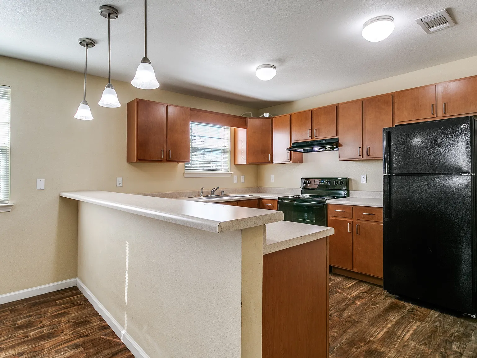 Oak Manor Villas — Photo 4