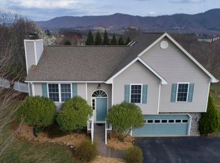 4923 Orchard Park Dr, Roanoke, VA 24019