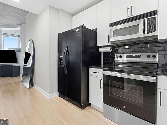 4th image of 361 17th St NW Unit 1105