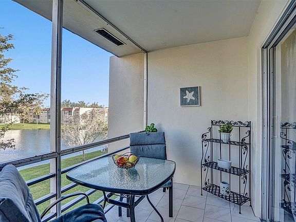 5th image of 2700 W Sunrise Lakes Dr #304