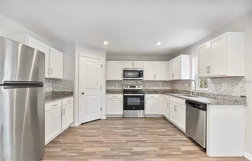 4 bed, 2.5 bath, 1952 sqft, $1,850 — Photo 4