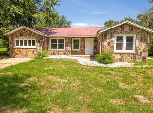 1404 E Main St, Green Forest, AR 72638