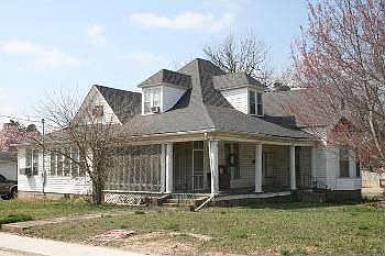 2nd image of 703 W Matthews Ave