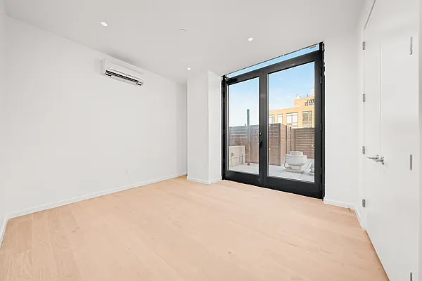 Bedroom, photo 1