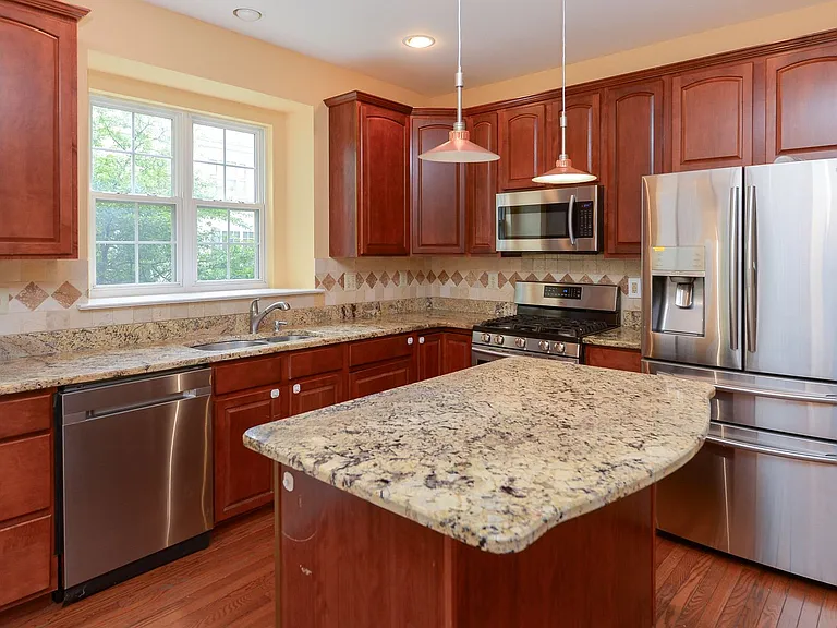 200 Rolling Hill Dr — Photo 12