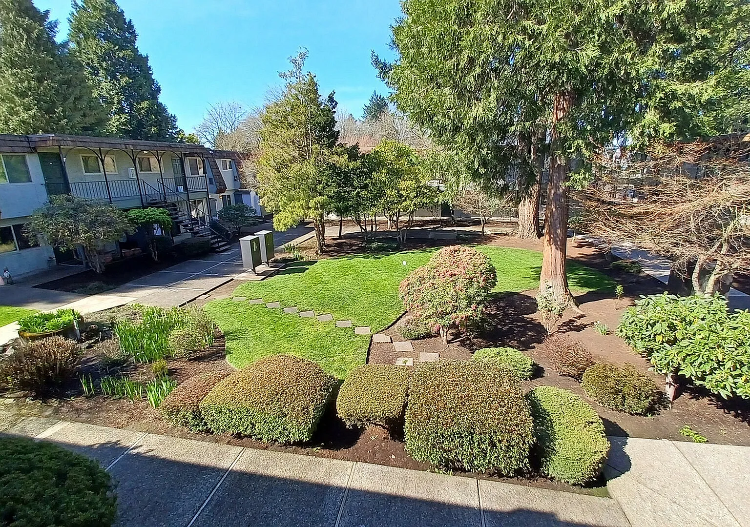 Jade West Apartments — Photo 2