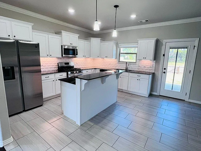 601 Holly St — Photo 22