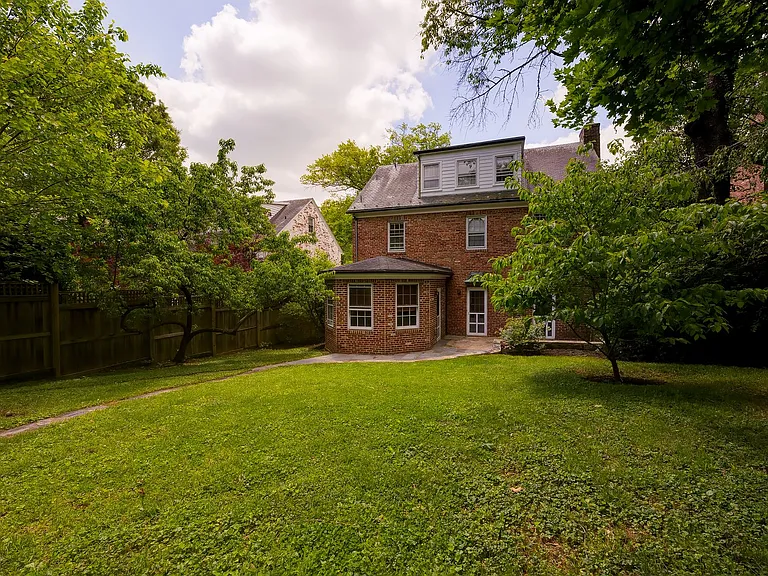 3677 Upton St NW — Photo 10