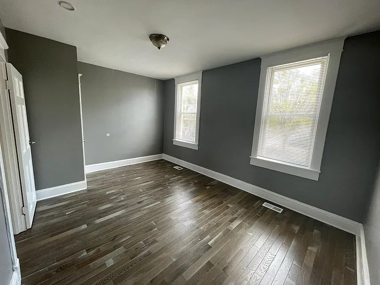2516 Barclay St — Photo 10