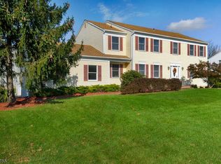 2 Daniel Dr, Hillsborough, NJ 08844