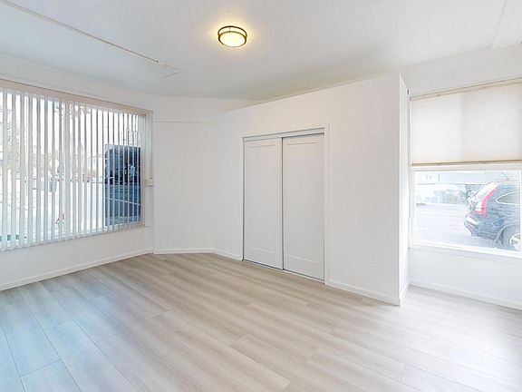 4th image of 375 E Saint James St