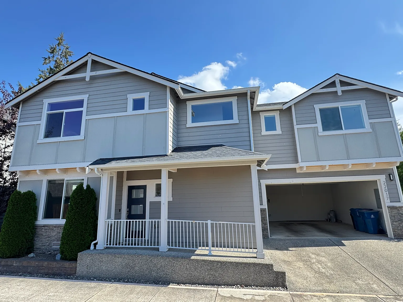 4 bed, 2055 sqft, $4,095 — Photo 1