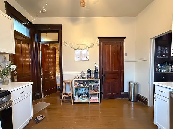 4th image of 3765 N Kenmore Ave #1W