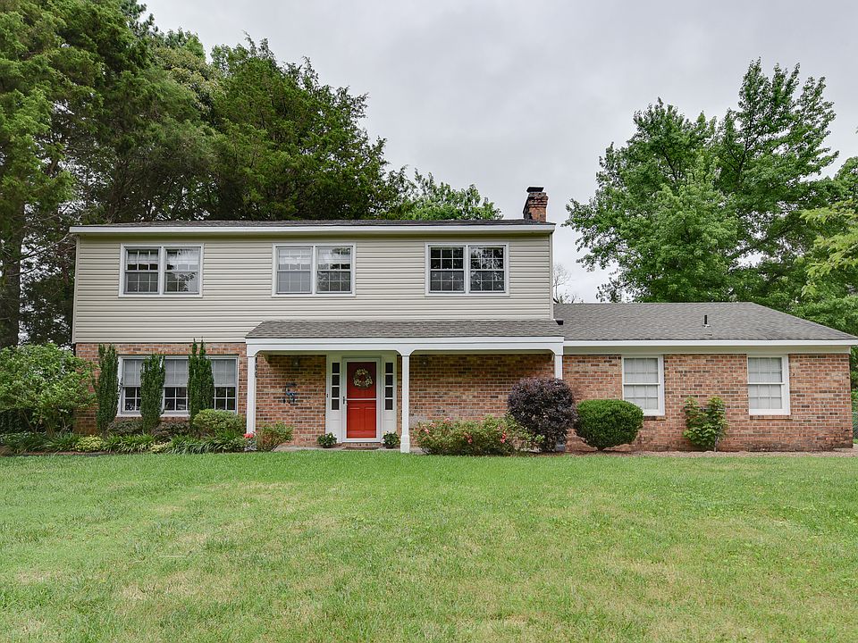 1st image of 800 Prince Charles Ct