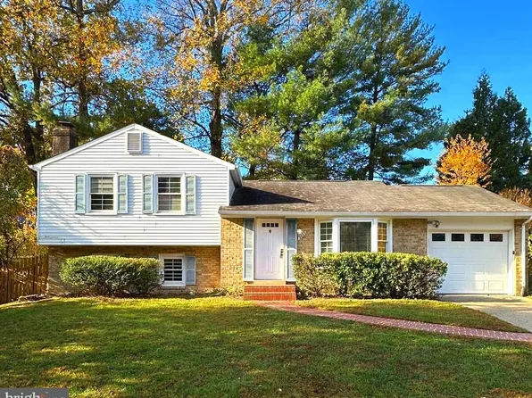 3233 Holly Berry Ct, Falls Church, VA 22042