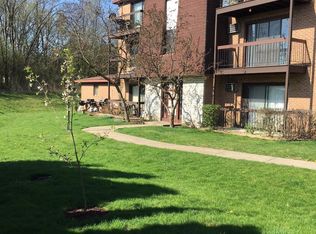 605 W 65th St, Westmont, IL 60559