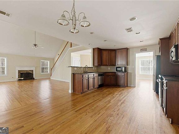 4th image of 125 Park Mill Ct