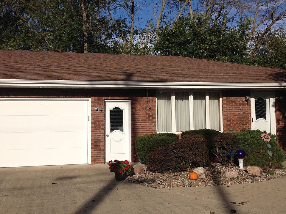 End unit in triplex townhome