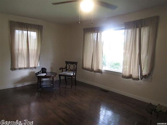 2nd image of 516 Oaklawn St