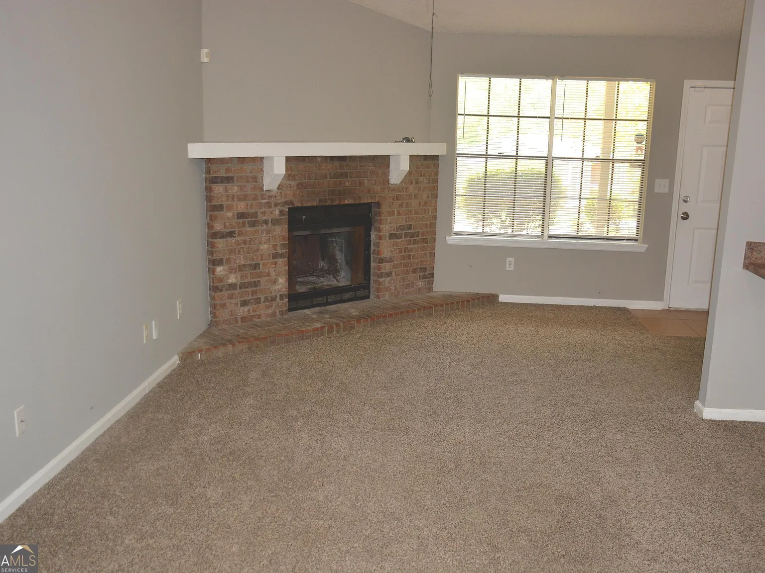 3 bed, 2.0 bath, 1222 sqft, $1,650 — Photo 2
