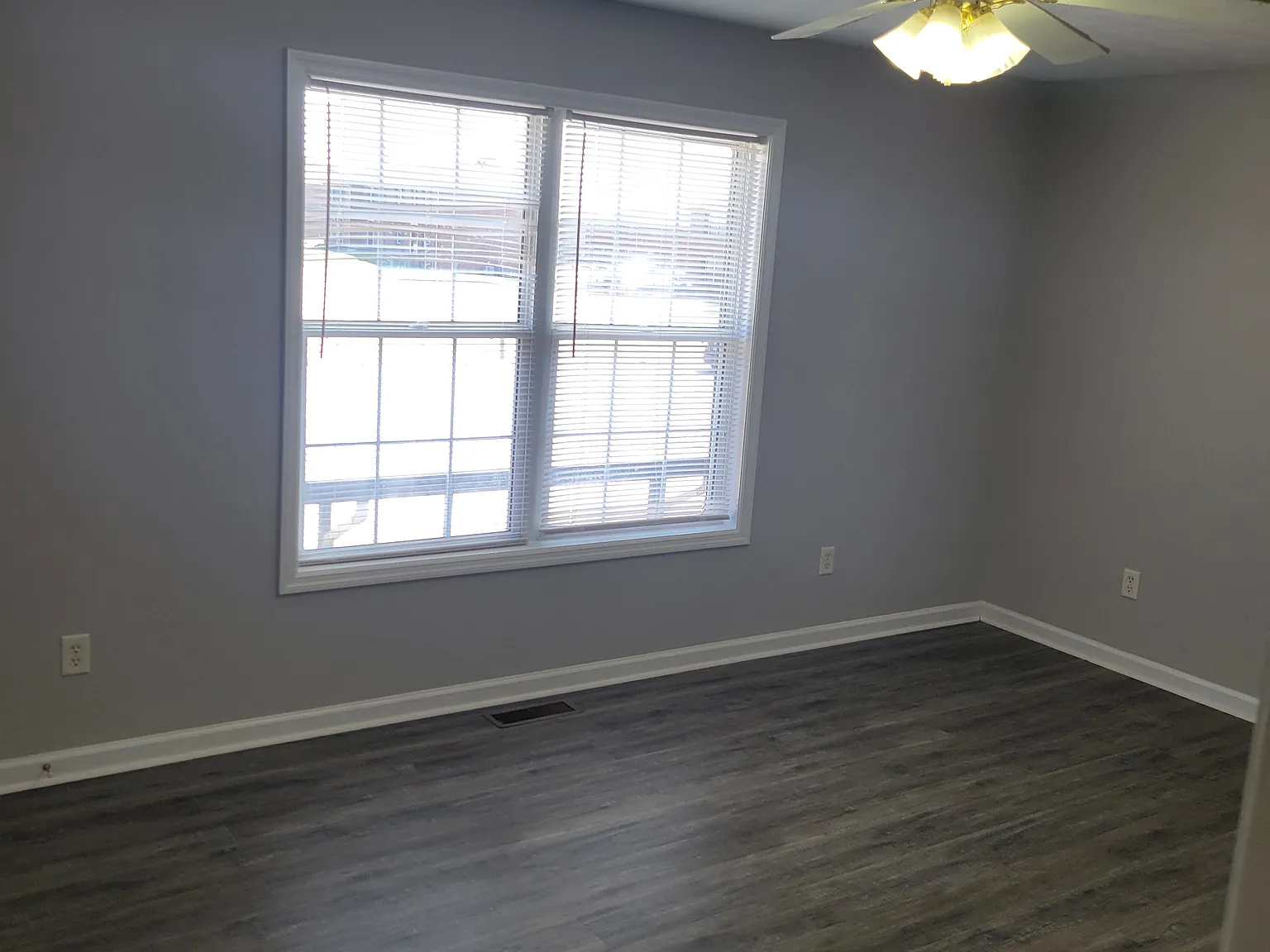 2 bed, 1.5 bath, 1300 sqft, $1,100 — Photo 4