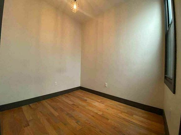4th image of 542 Kosciusko St #2L