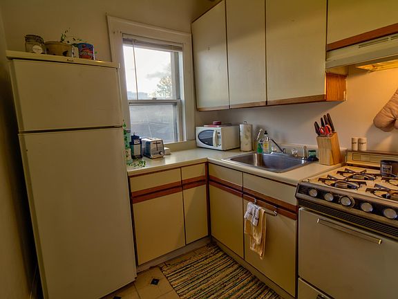 5th image of 35 Lexington Pkwy S #35