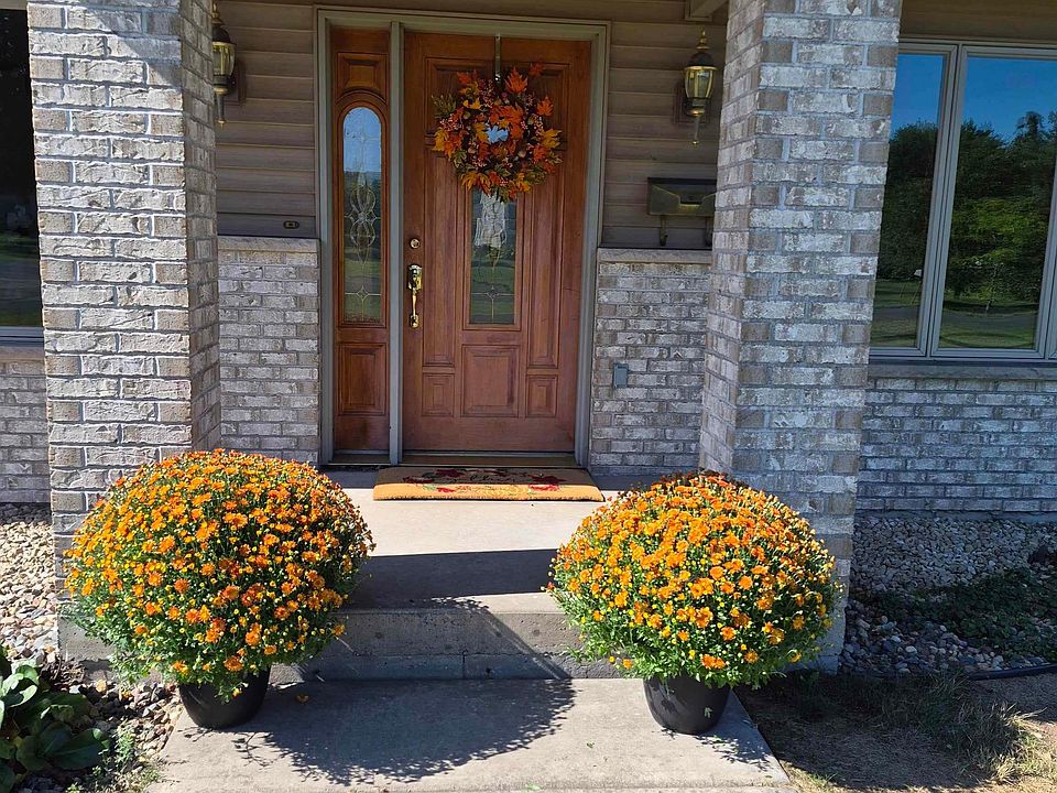 1st image of 3020 E 8th St