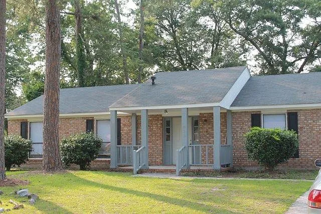 3 bed, 1350 sqft, $1,625 — Photo 2