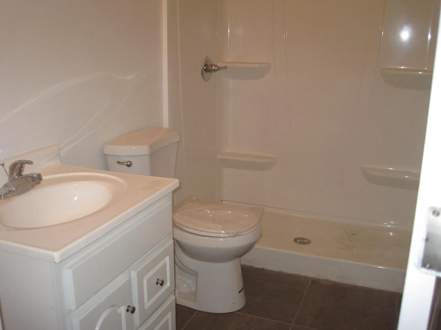 4 bed, 1300 sqft, $1,880 — Photo 1