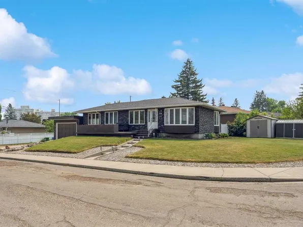 25 NE Manor Rd SW, Calgary, AB T2V 2A1