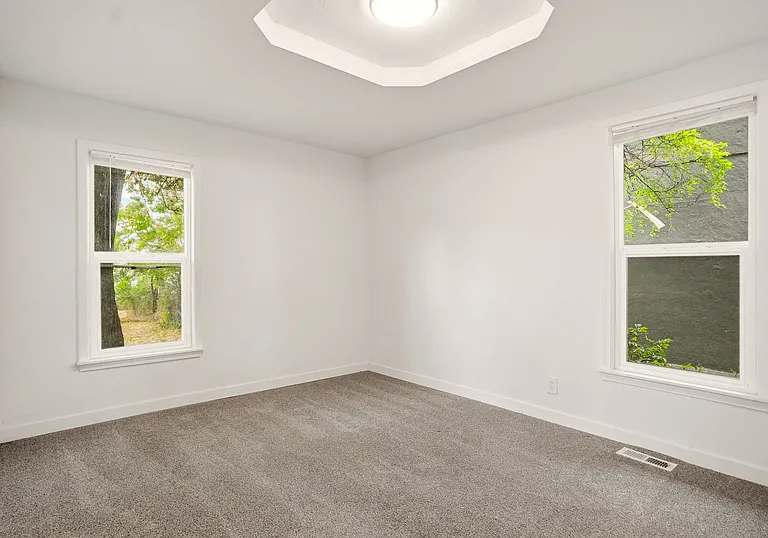 314 E Ermina Ave — Photo 17