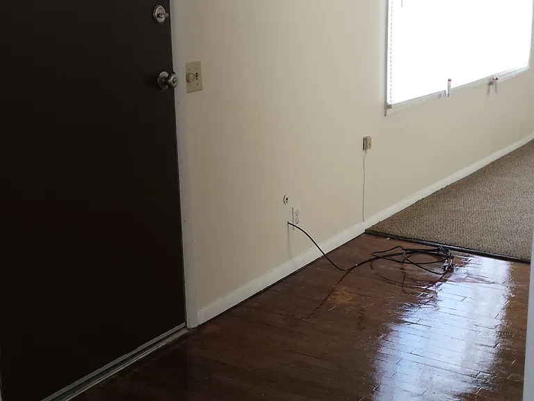 2128 Oliver Ave — Photo 9