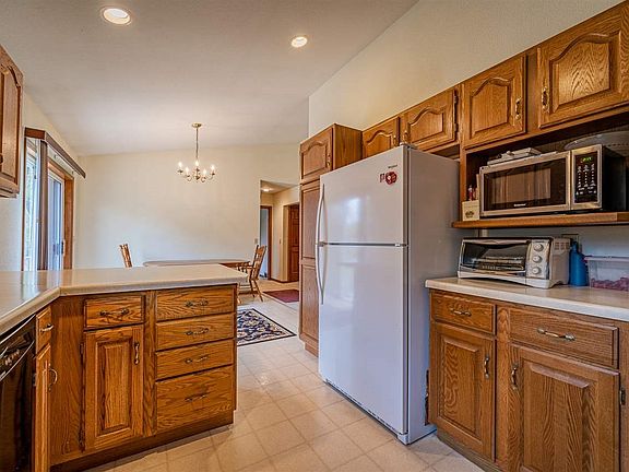 Kitchen & Dining Area