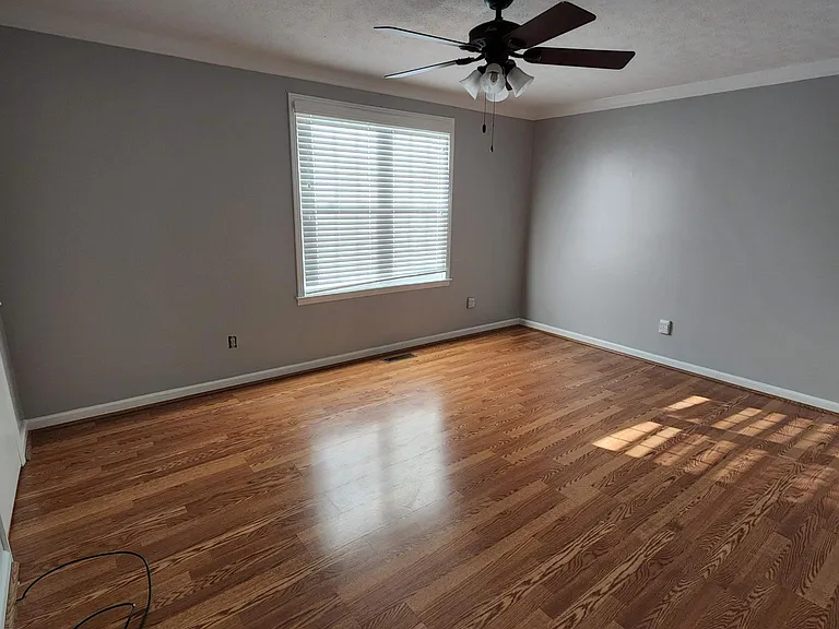 1129 S Maple St — Photo 11