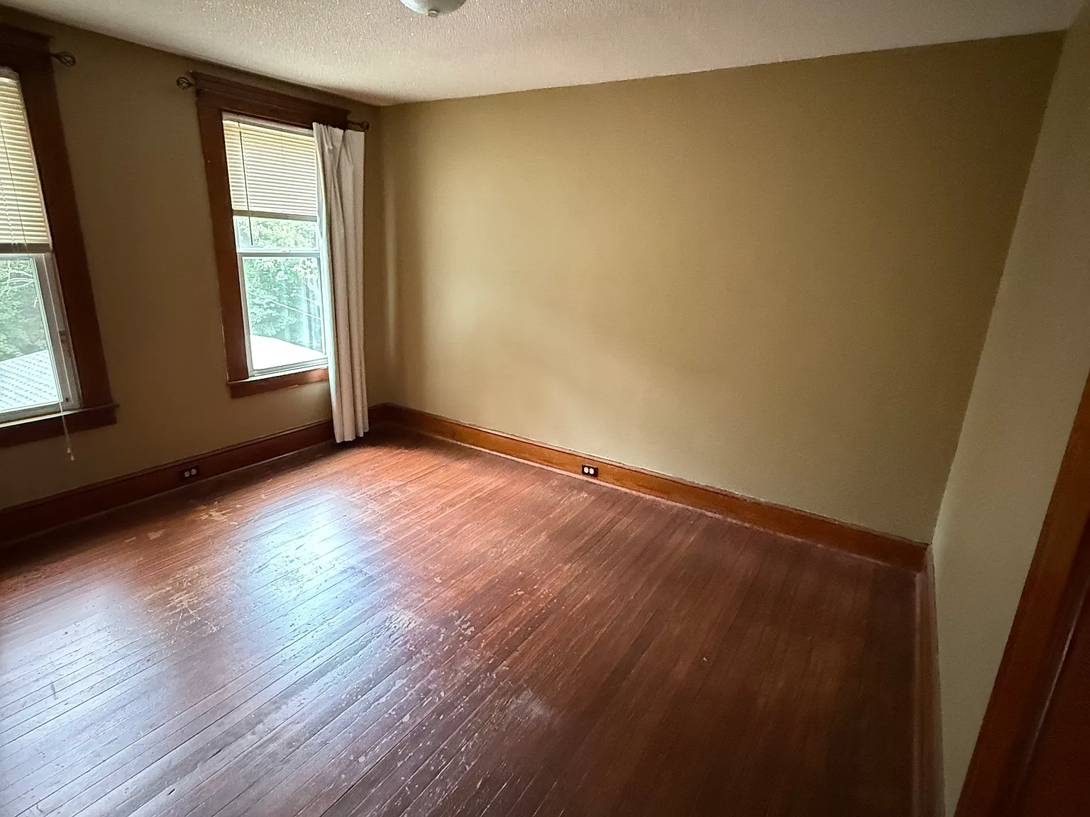 3 bed, 1225 sqft, $1,900 — Photo 4