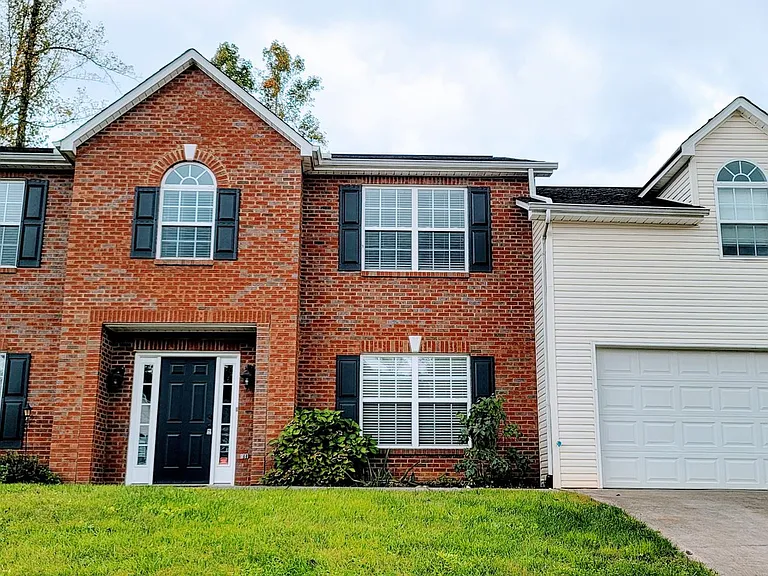 1645 Wolverine Ln — Photo 1