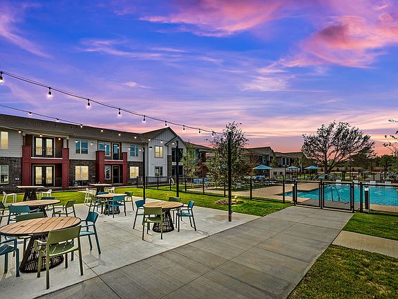 2nd image of 1501 Mockingbird Ln #1108